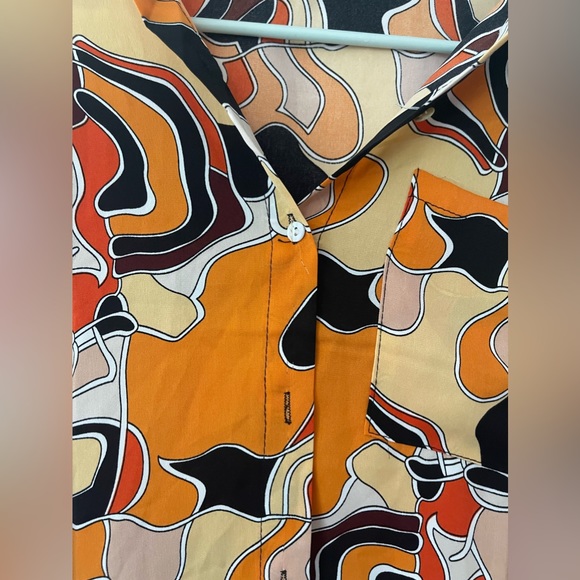 SHEIN Abstract Patterned Button Down - Picture 5 of 5